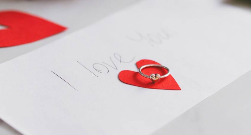 San Valentino da Griffe Oro: l’Amore si Indossa con un Gioiello Prezioso (e il 10% di Sconto!)